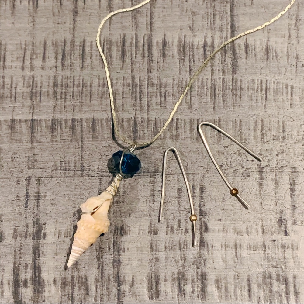 🎉2 FOR $15🎉Shell & blue stone necklace earring